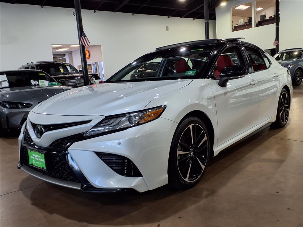 2018 Toyota Camry XSE photo 3