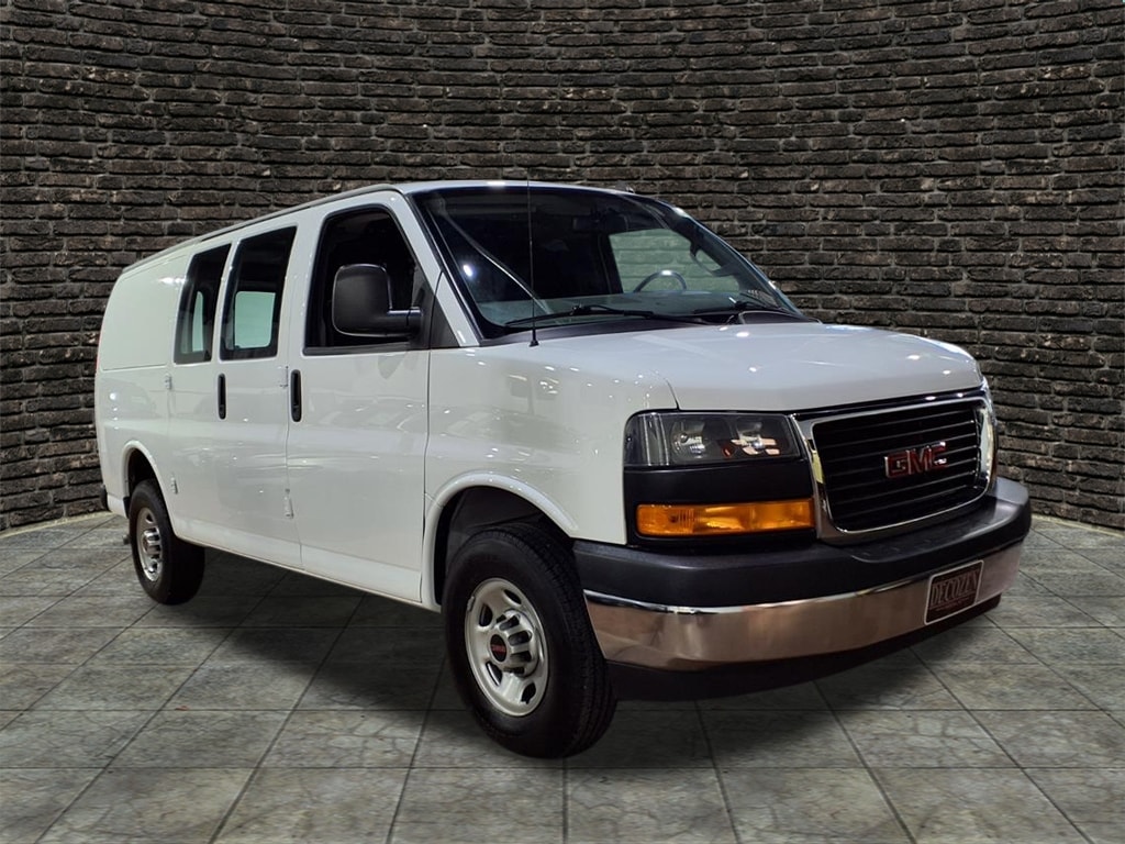 2023 GMC Savana Cargo Work Van's photo