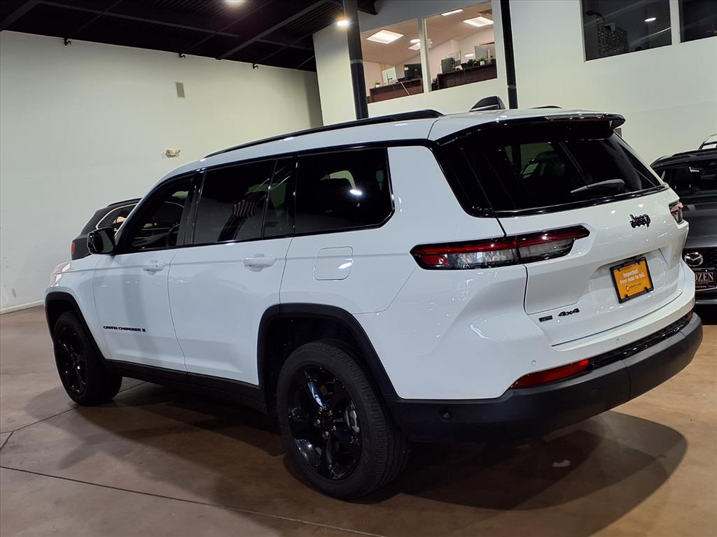2023 Jeep Grand Cherokee Altitude photo 3