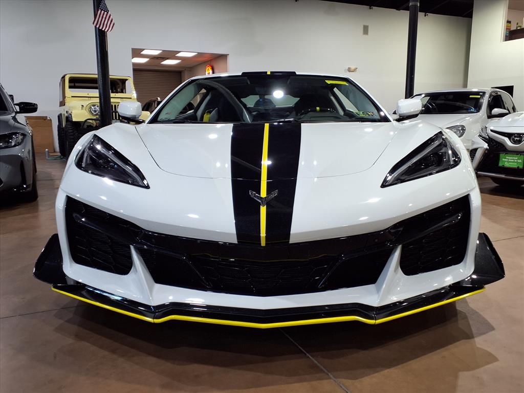 2023 Chevrolet Corvette Z06 Coupe 3LZ photo 2