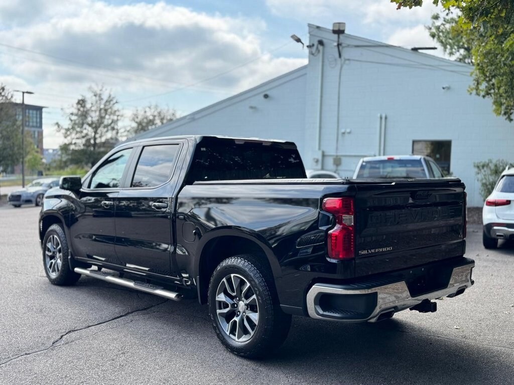 2022 Chevrolet Silverado 1500 LT photo 3