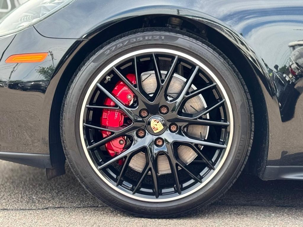 2023 Porsche Panamera GTS - Photo 12