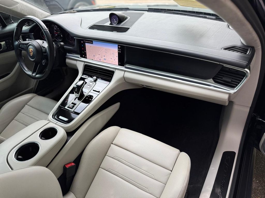 2023 Porsche Panamera GTS - Photo 29