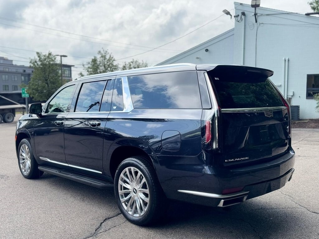 2022 Cadillac Escalade ESV Premium Luxury photo 2