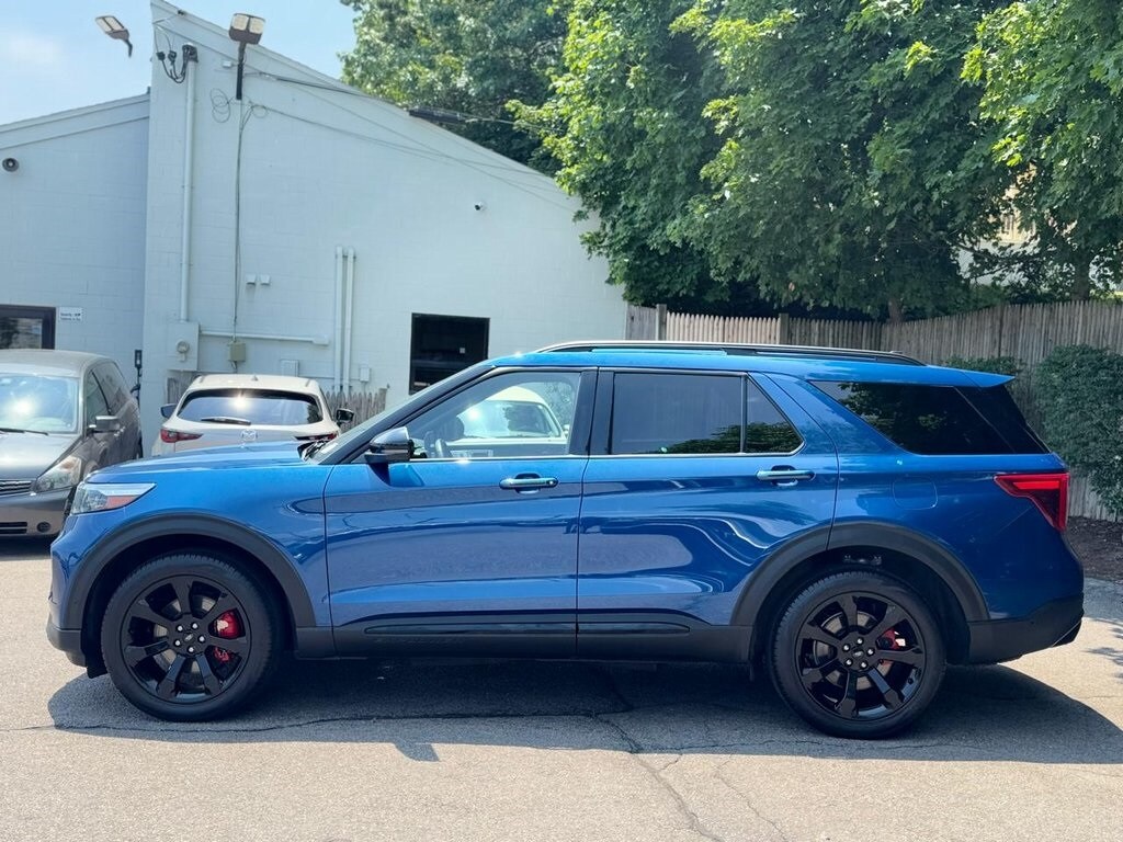 2022 Ford Explorer ST photo 3