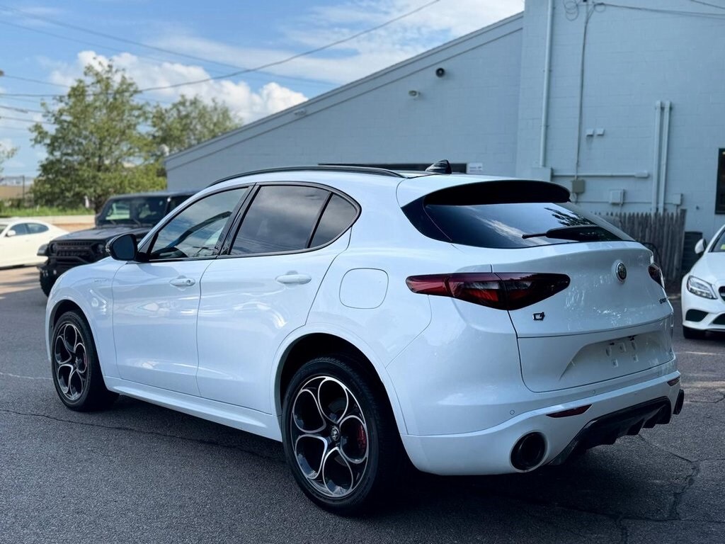 2022 Alfa Romeo Stelvio Ti Sport photo 4