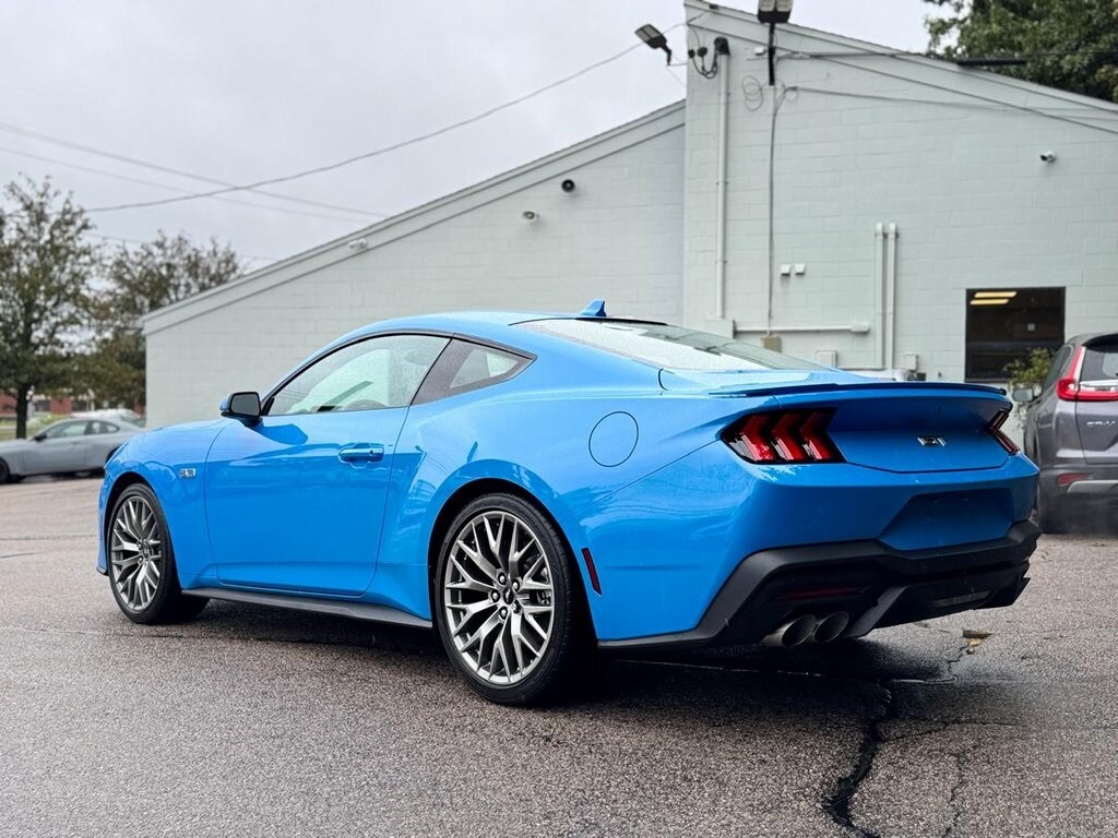 2025 Ford Mustang GT Premium photo 4