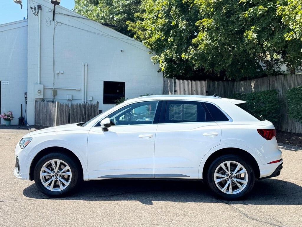 2023 Audi Q3 S line Premium photo 3