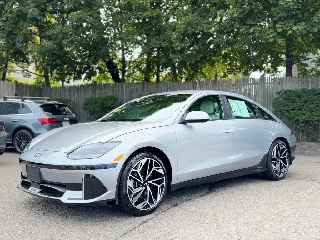 2023 Hyundai Ioniq 6 SEL photo 2