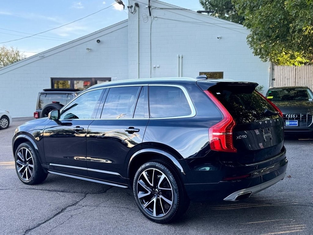 2021 Volvo XC90 T6 Momentum photo 4