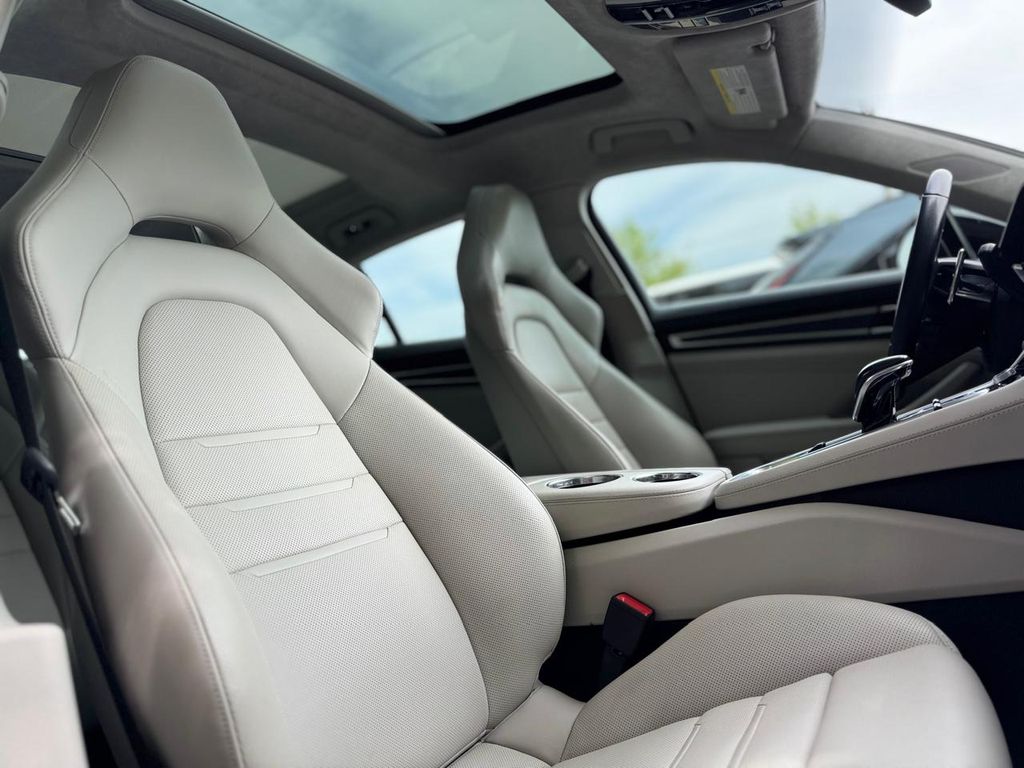 2023 Porsche Panamera GTS - Photo 31