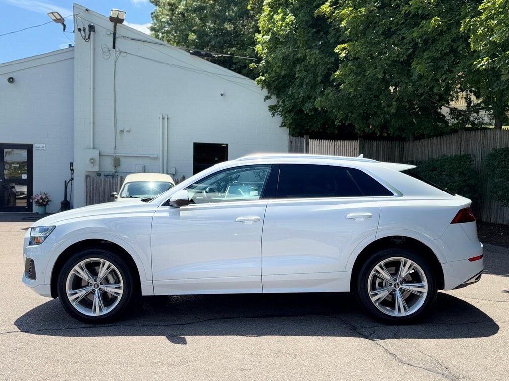2023 Audi Q8 55 Premium Plus photo 3
