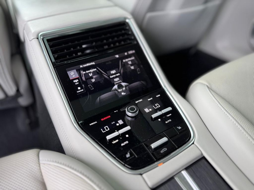 2023 Porsche Panamera GTS - Photo 23