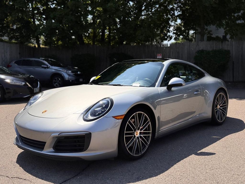 2019 Porsche 911 GTS - Photo 2