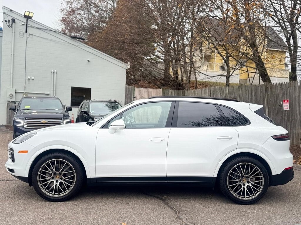 2023 Porsche Cayenne S Platinum Edition photo 2