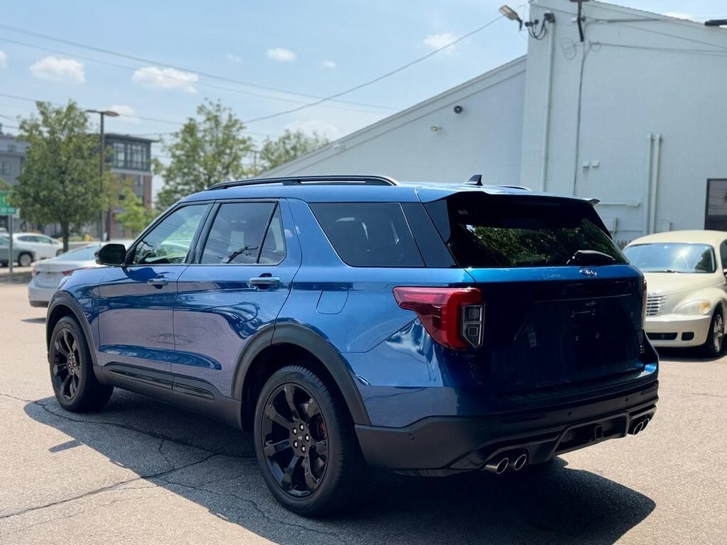 2022 Ford Explorer ST photo 4