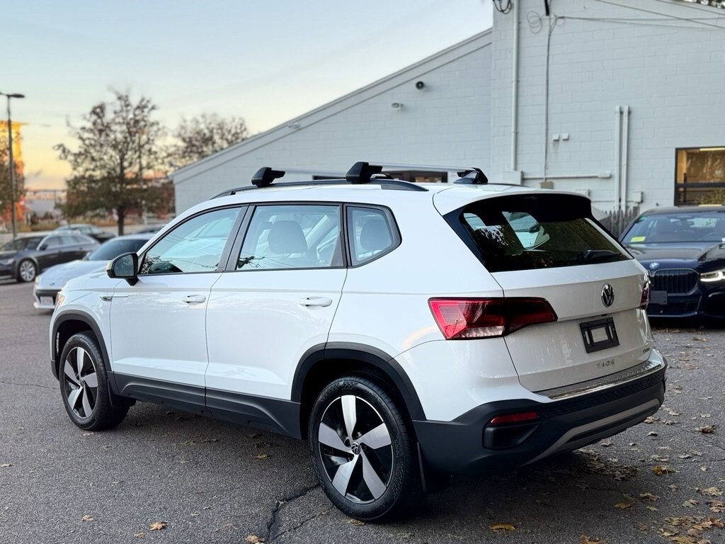 2024 Volkswagen Taos S photo 2