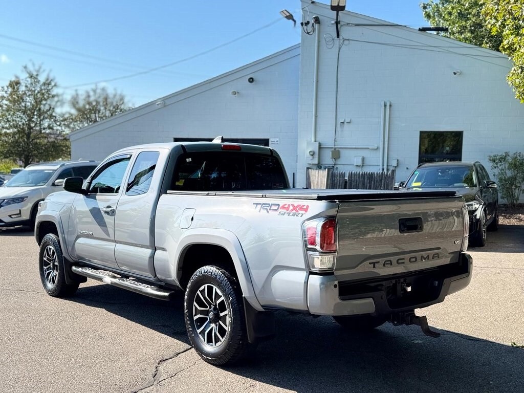 2021 Toyota Tacoma LE photo 3