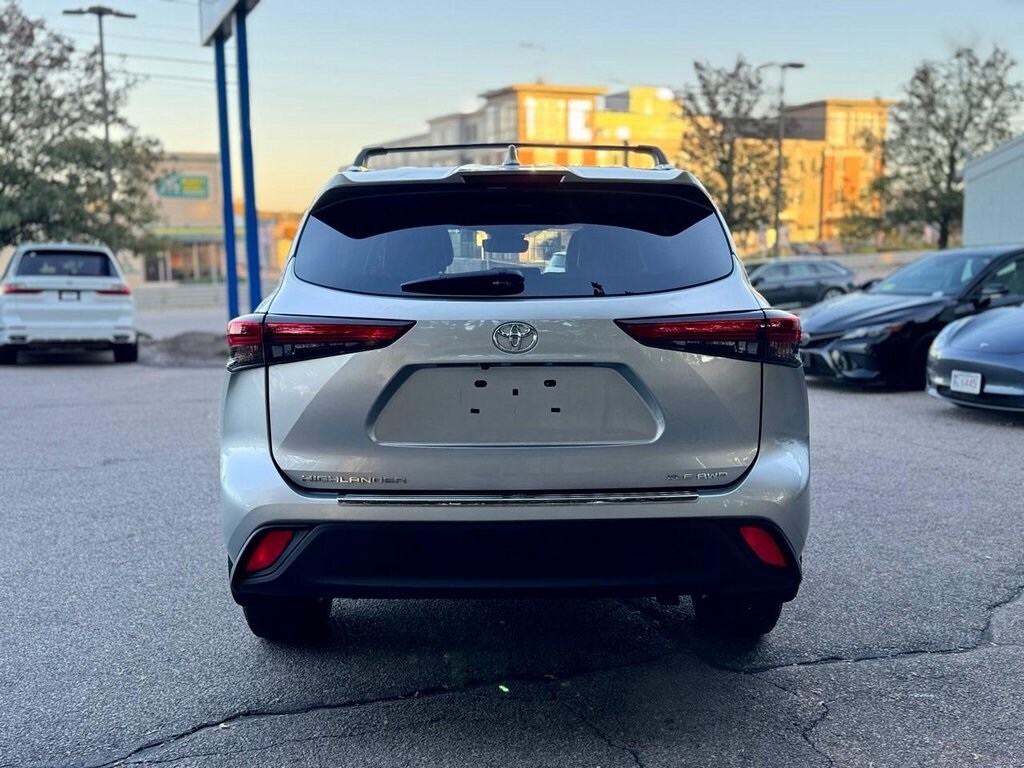 2020 Toyota Highlander XLE photo 2