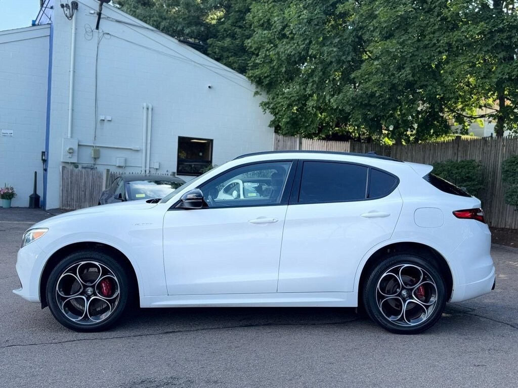 2022 Alfa Romeo Stelvio Ti Sport photo 3