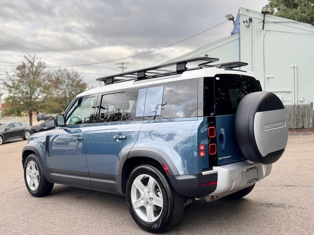 2022 Land Rover Defender 110 S photo 3