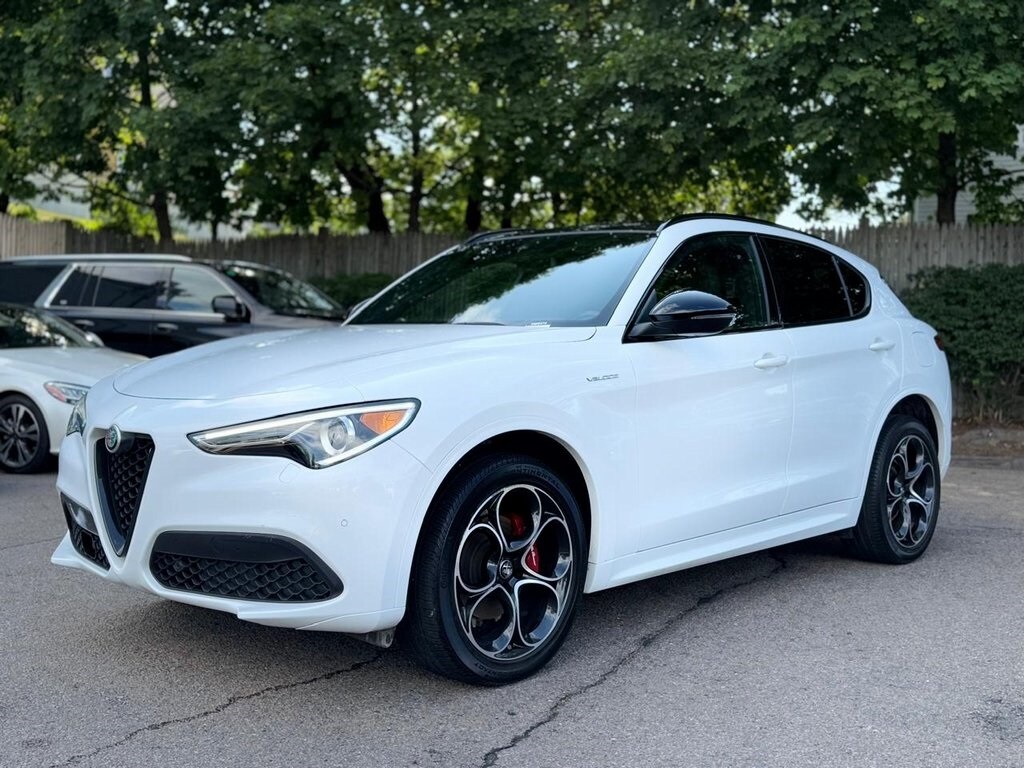 2022 Alfa Romeo Stelvio Ti Sport photo 2