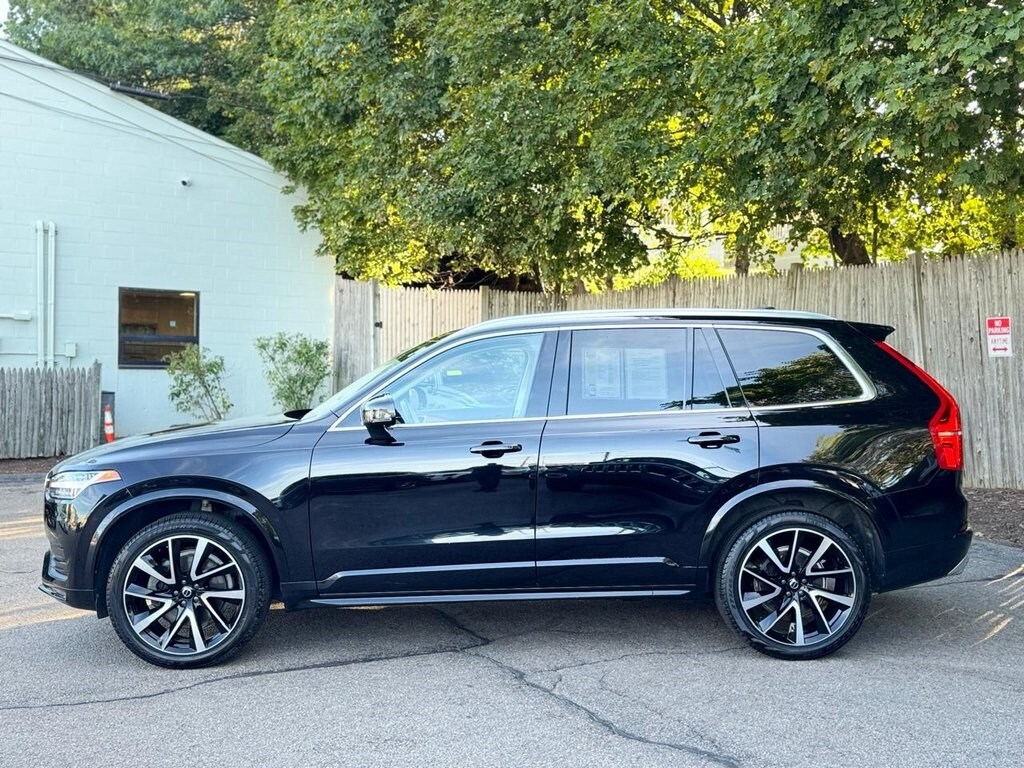 2021 Volvo XC90 T6 Momentum photo 3