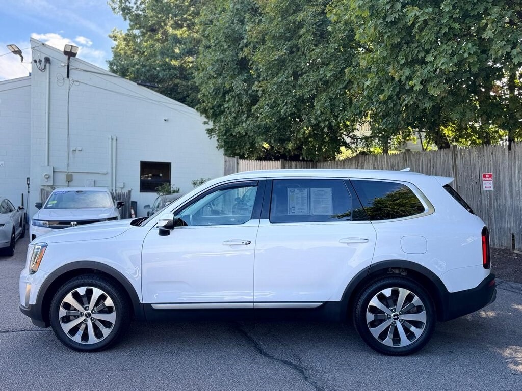 2022 Kia Telluride S photo 2