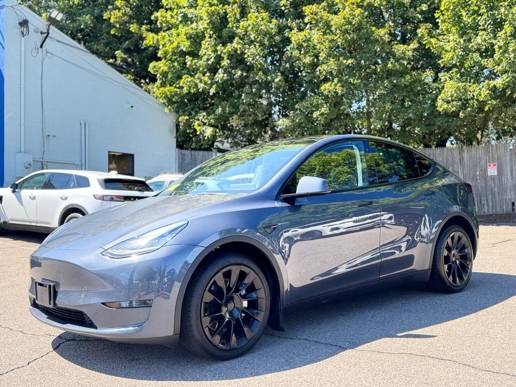2023 Tesla Model Y Long Range photo 2