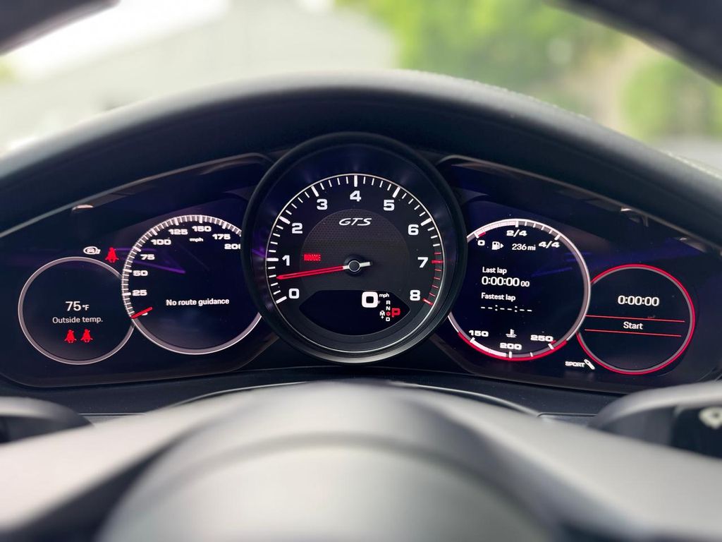 2023 Porsche Panamera GTS - Photo 15
