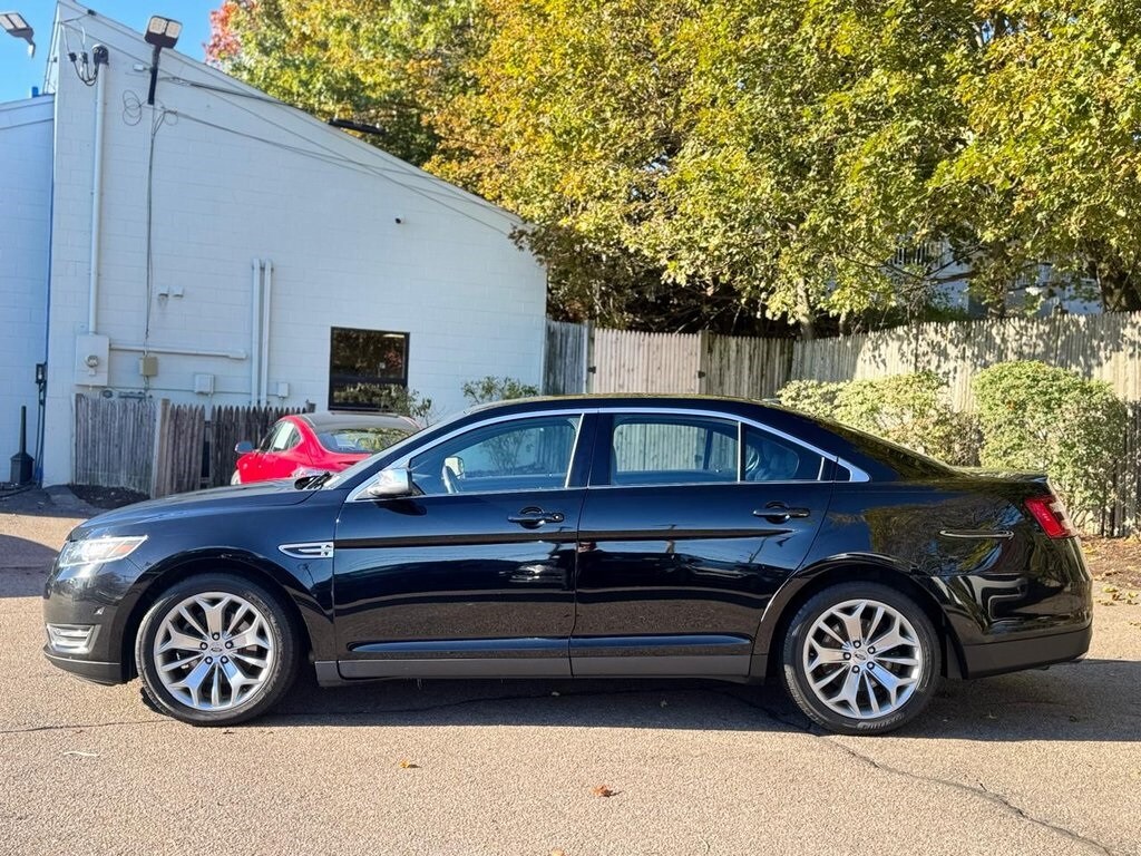 2018 Ford Taurus Limited photo 2