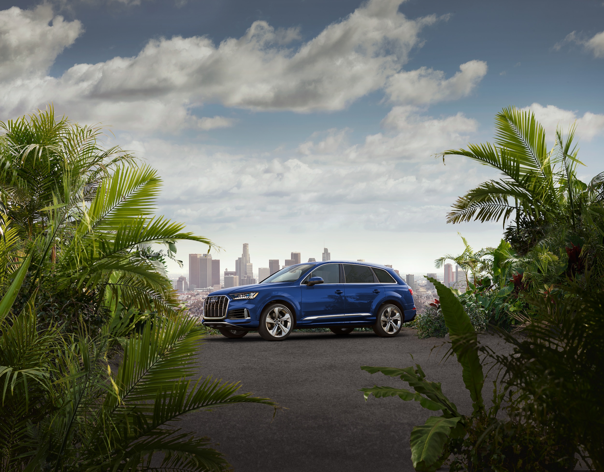  Audi Q7 by city skyline