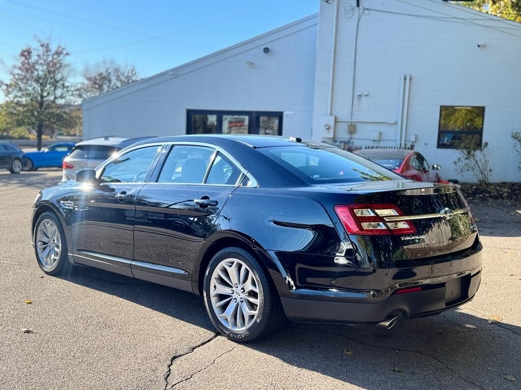 2018 Ford Taurus Limited photo 3