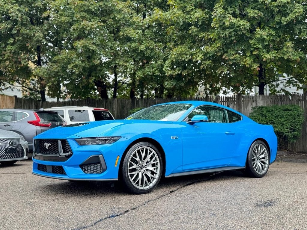 2025 Ford Mustang GT Premium photo 2