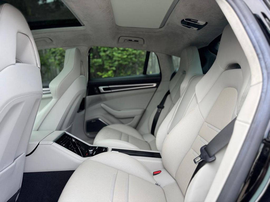 2023 Porsche Panamera GTS - Photo 24