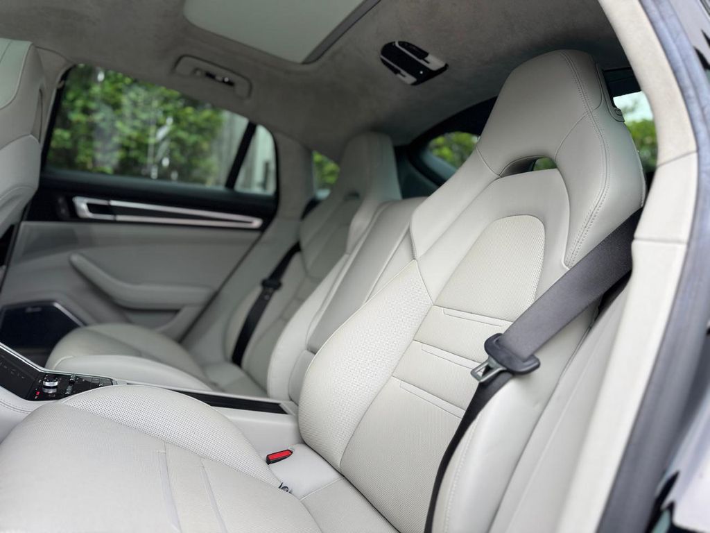 2023 Porsche Panamera GTS - Photo 25
