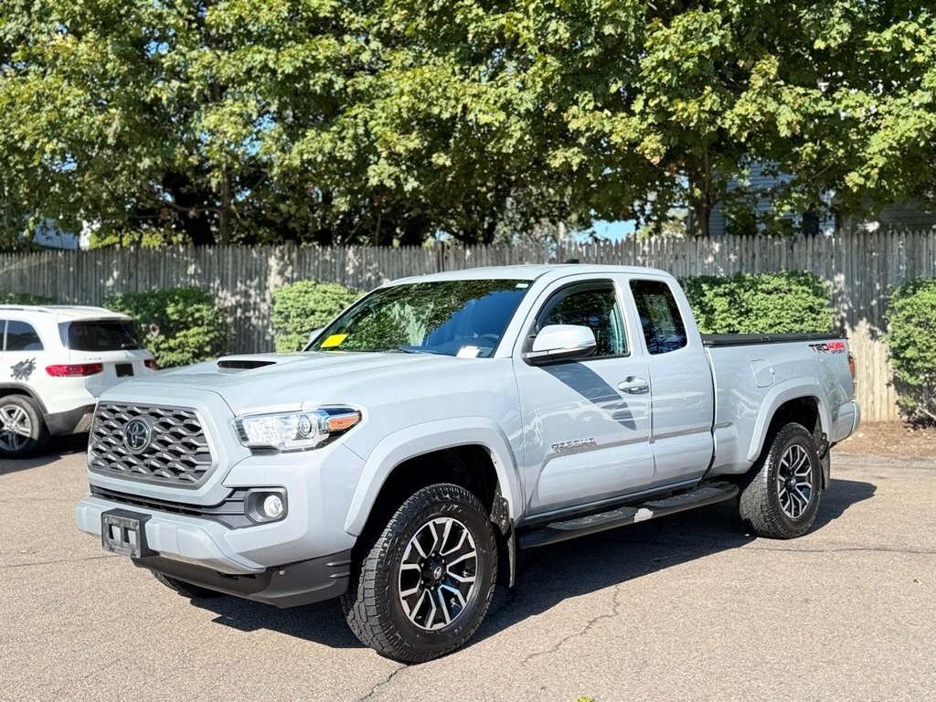 2021 Toyota Tacoma LE photo 2