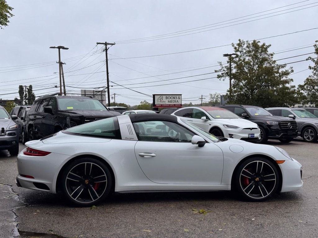 2018 Porsche 911 GTS - Photo 7