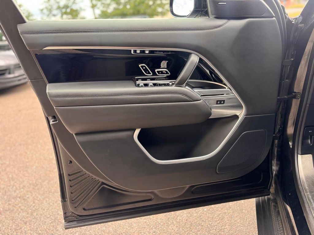 2023 Land Rover Range Rover SE - Photo 12