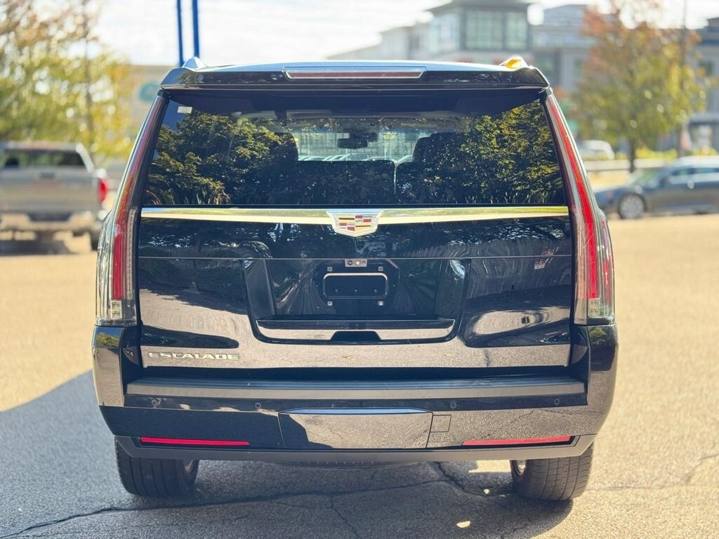 2017 Cadillac Escalade Premium Luxury photo 3