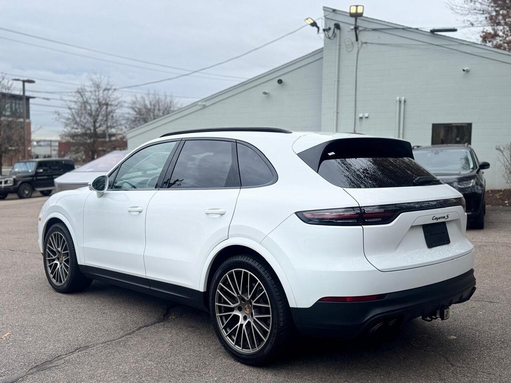 2023 Porsche Cayenne S Platinum Edition photo 3
