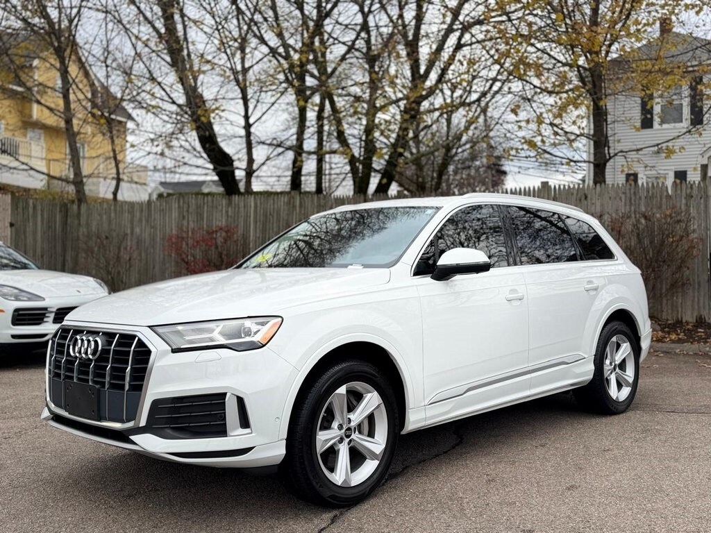 2022 Audi Q7 45 Premium photo 2