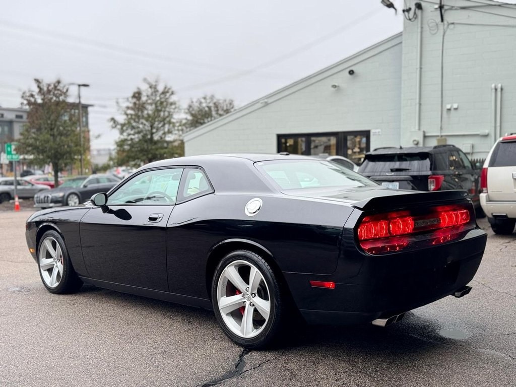 2009 Dodge Challenger SRT8 photo 4
