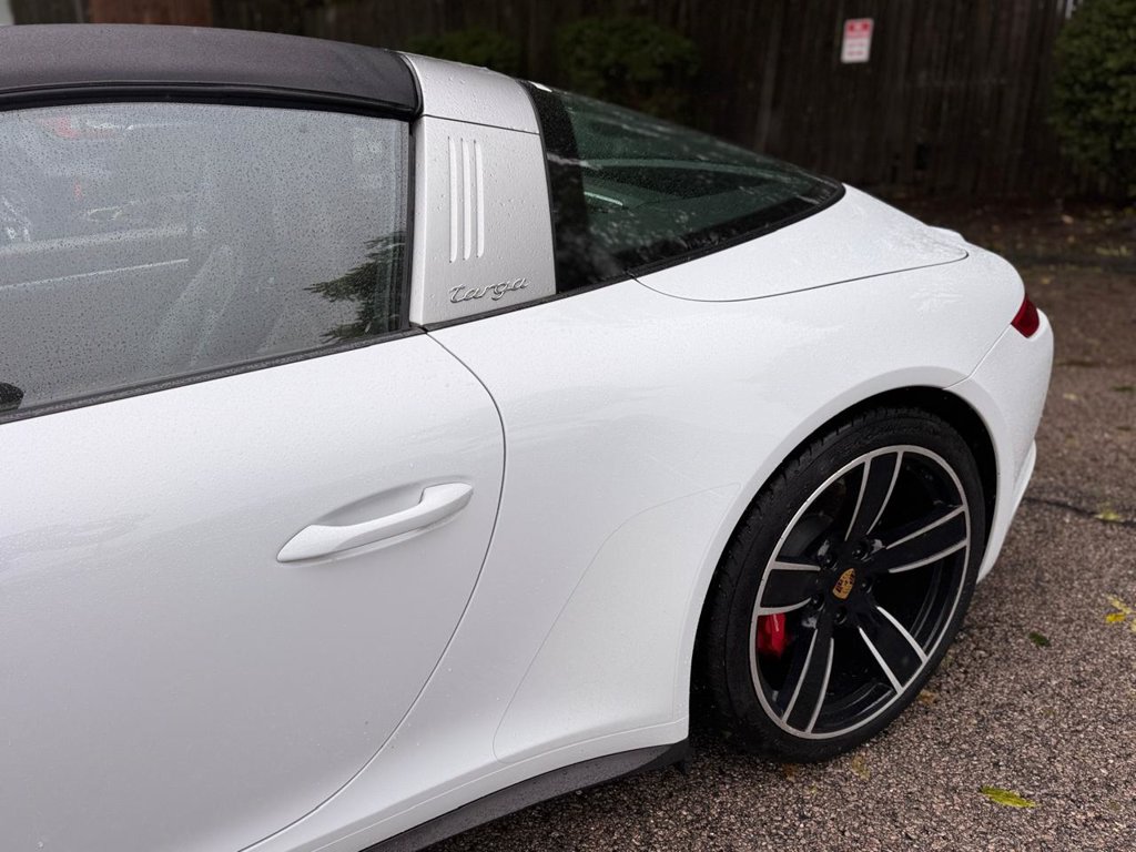 2018 Porsche 911 GTS - Photo 17