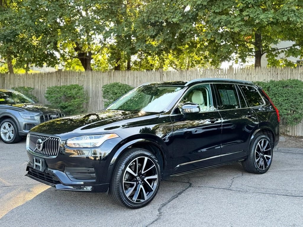 2021 Volvo XC90 T6 Momentum photo 2