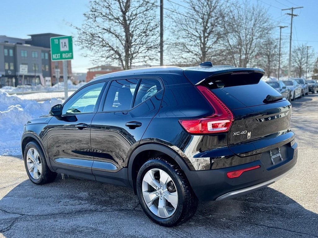 Used 2021 Volvo XC40 Momentum SUV