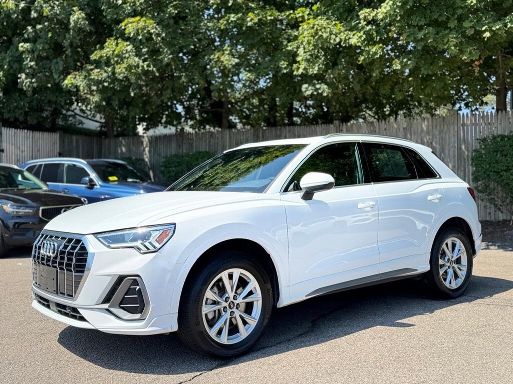2023 Audi Q3 S line Premium photo 2
