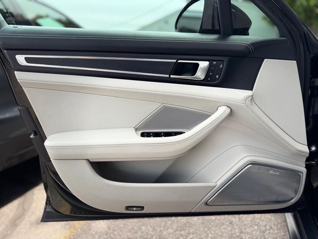 2023 Porsche Panamera GTS - Photo 13