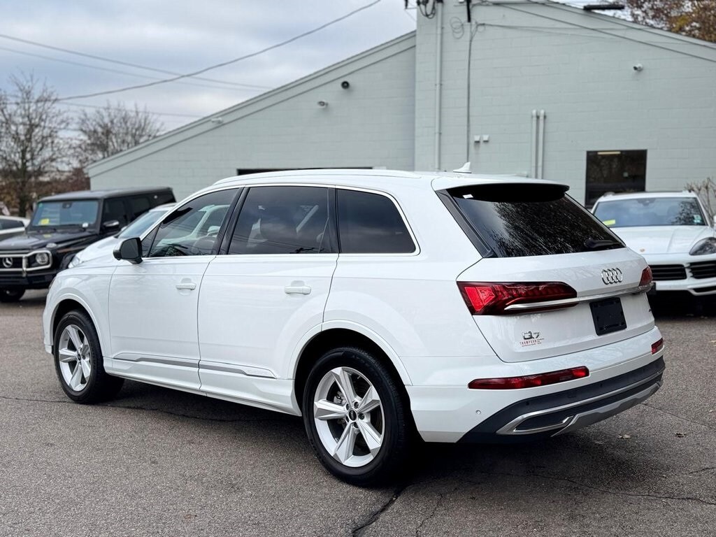 2022 Audi Q7 45 Premium photo 4