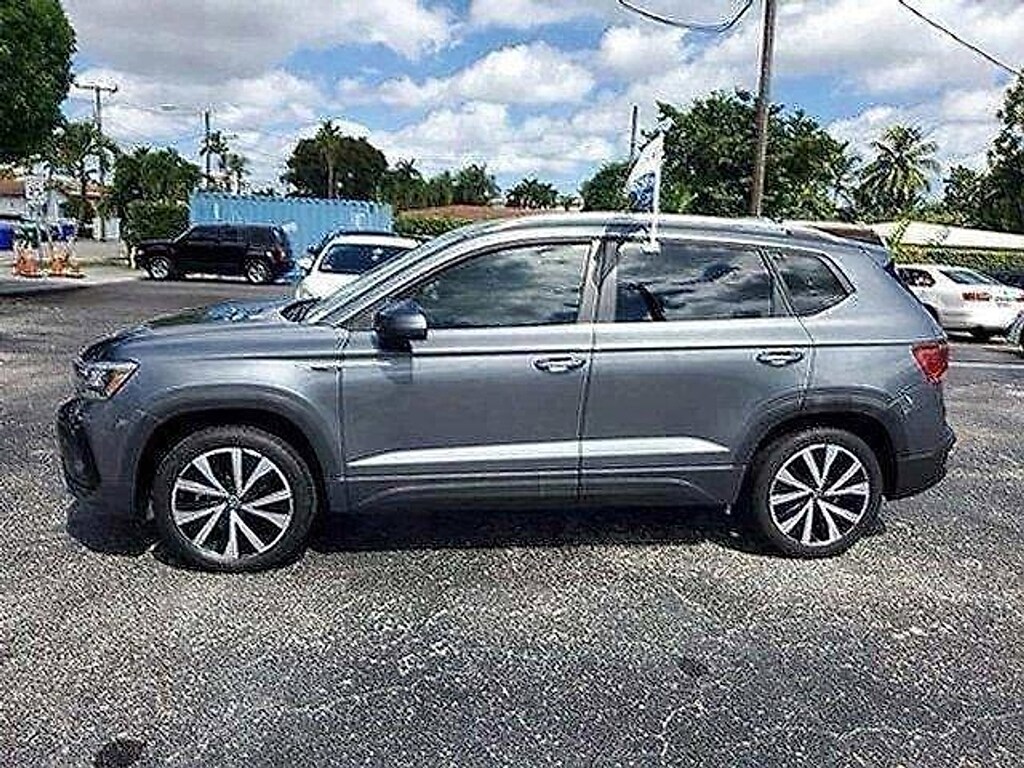 Used 2022 Volkswagen Taos SE SE FWD